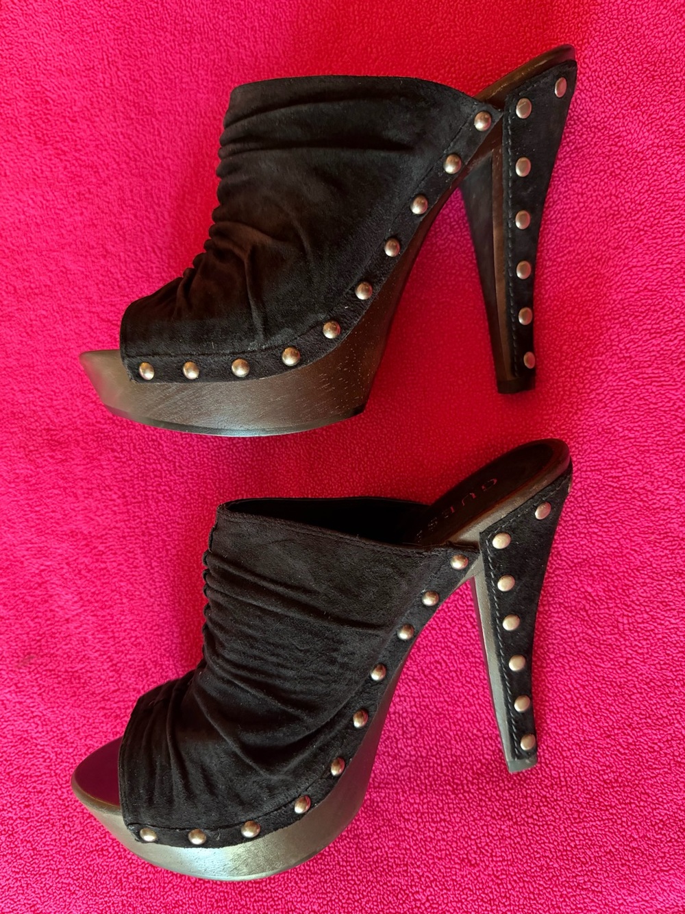GUESS Women’s Black Ruched Suede Open-Toe Studded Platform Mules - Picture 2 of 6